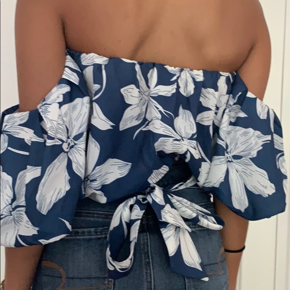 blouse - Picture 2 of 4